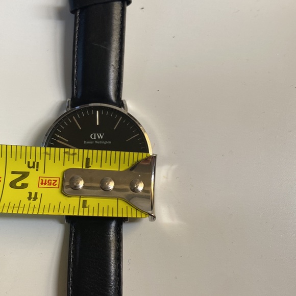 Black and silver Daniel Wellington watch 38mm - Picture 3 of 5